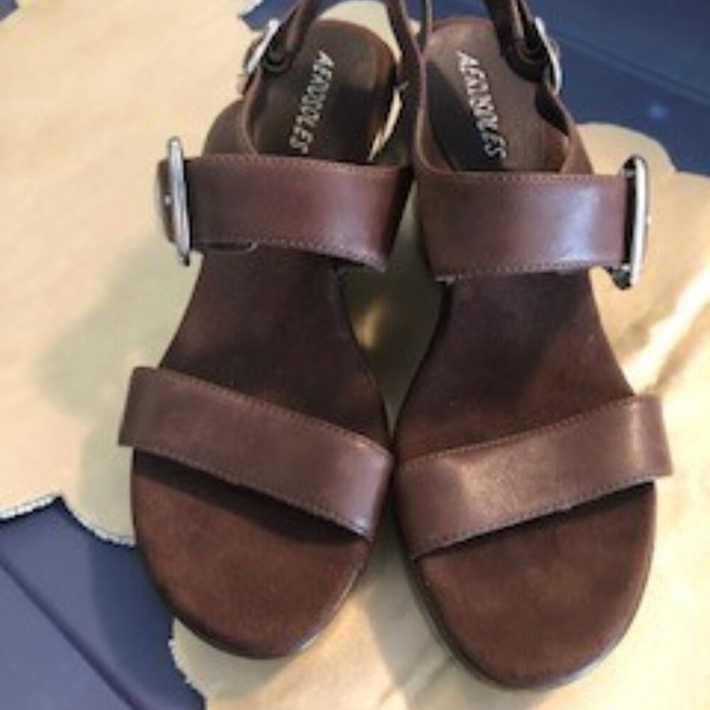 Like New! Brown Aerosoles "Katalogue" Wedge Sandal Size 7